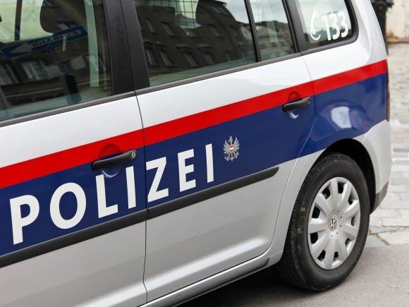 Die Polizei sucht nach dem unbekannten Täter. Die Polizei sucht nach dem unbekannten Täter.