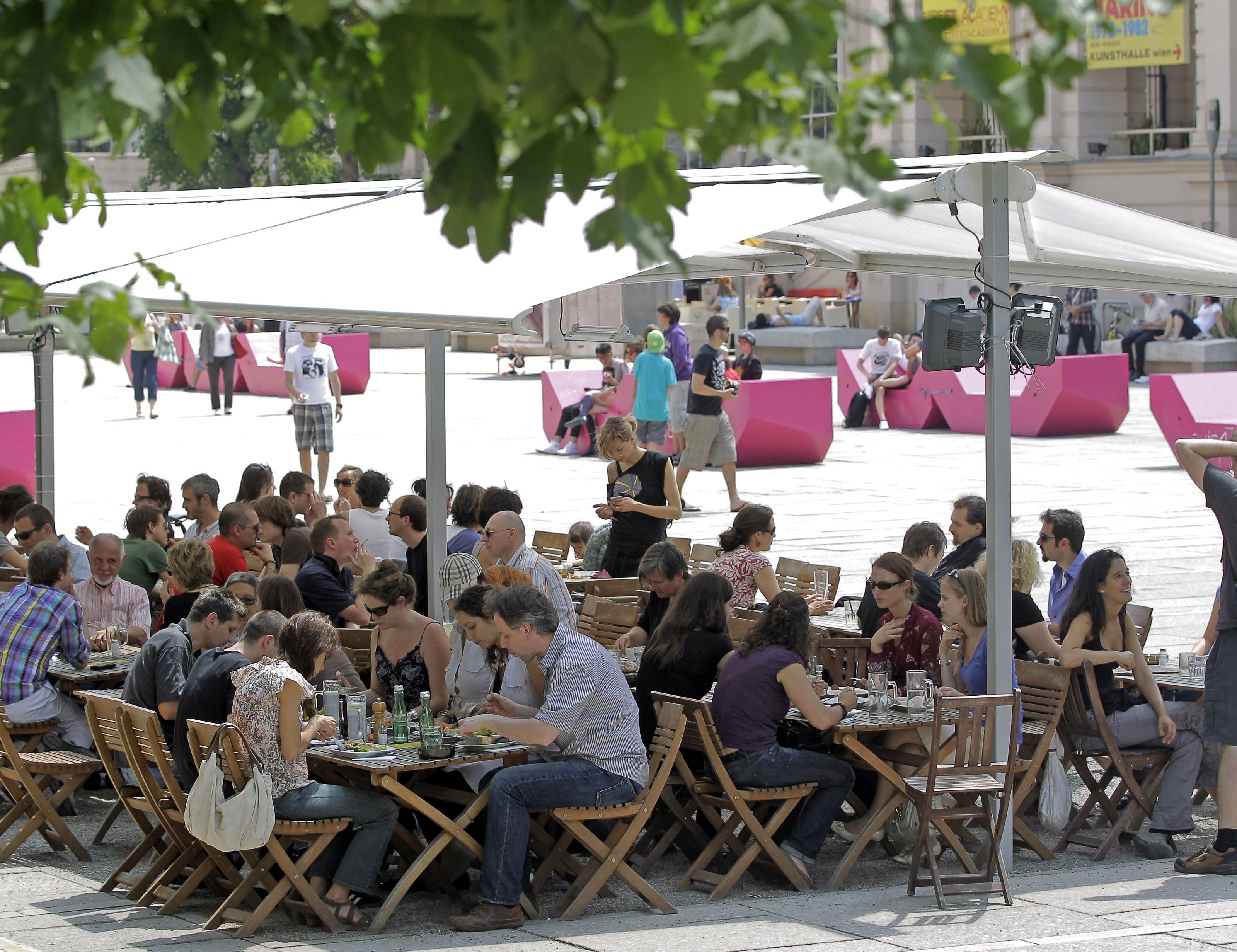 Es geht heiß her in der Diskussion um die Schanigärten-Saison. Es geht heiß her in der Diskussion um die Schanigärten-Saison.