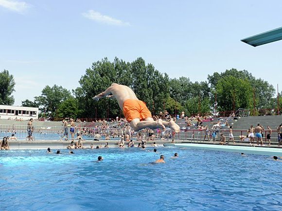 Der Unfall mit dem Mähtraktor geschah im Stadionbad Der Unfall mit dem Mähtraktor geschah im Stadionbad
