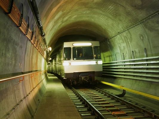 Ab durch den Tunnel ging es für die U2-Fahrgäste.