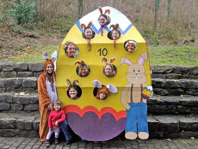 Die Pfadfinderinnen und die CliniClowns freuen sich auf die 10. Ostereiersuche Die Pfadfinderinnen und die CliniClowns freuen sich auf die 10. Ostereiersuche