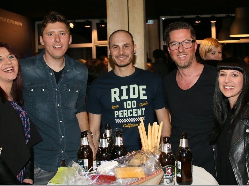 Alona Mätzler und Lisa Fröwis von VOL.AT gratulierten den Inhabern Michael Marte, Philipp Kettner und Chisi Speckle zur Eröffnung und wünschten viel Erfolg Alona Mätzler und Lisa Fröwis von VOL.AT gratulierten den Inhabern Michael Marte, Philipp Kettner und Chisi Speckle zur Eröffnung und wünschten viel Erfolg