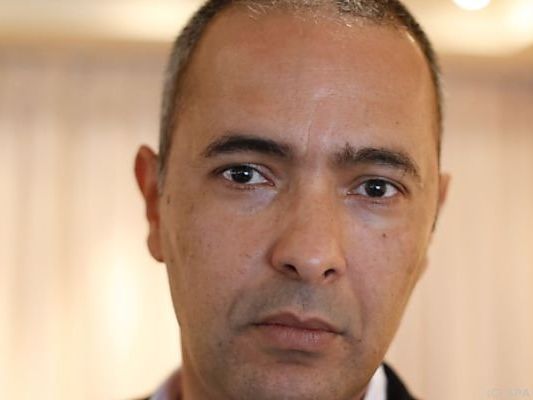 Schriftsteller wegen liberaler Haltung im Visier von Islamisten Schriftsteller wegen liberaler Haltung im Visier von Islamisten