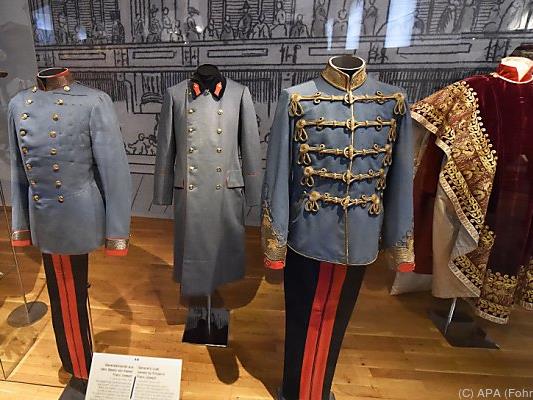 Zu sehen sind zum Beispiel Uniformen von Franz Joseph