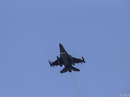 Luftangriffe auf Waffenlager und Unterkünfte der PKK