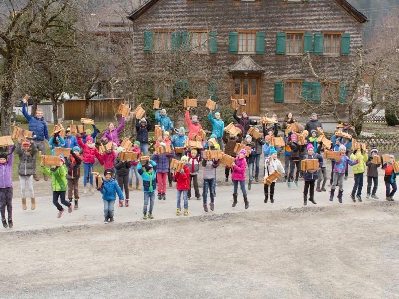58 Kinder beteiligten sich heuer am Rätschna in Vandans.