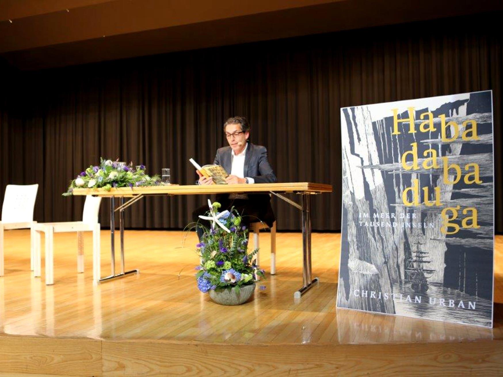Christian Urban präsentierte sein erstes Buch im Klauser Winzersaal.