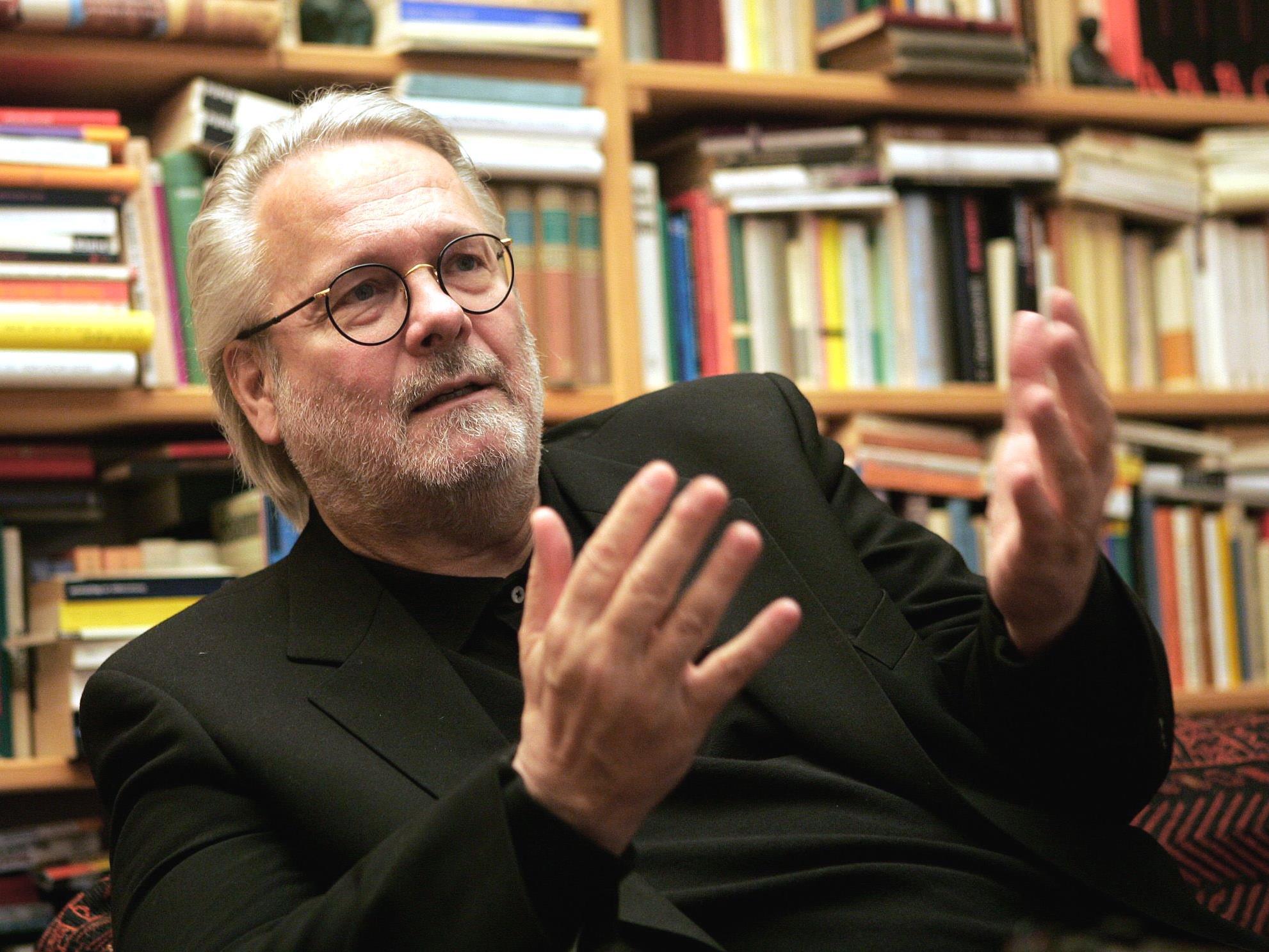 Gerhard Roth erhält den Großen Österreichsichen Staatspreis. Gerhard Roth erhält den Großen Österreichsichen Staatspreis.