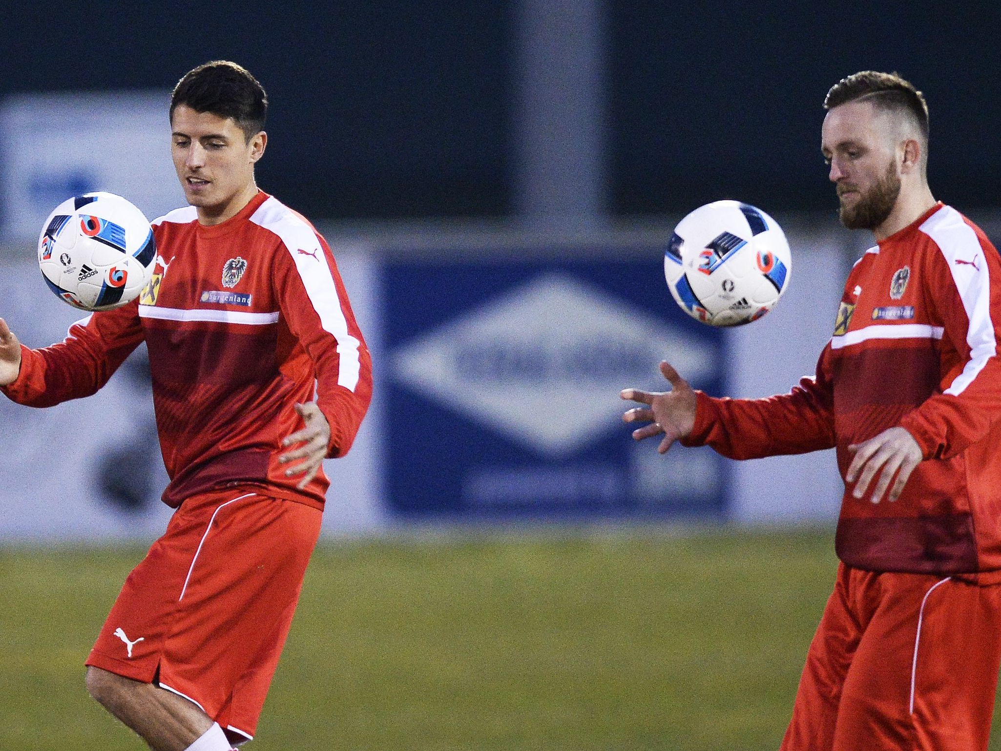 Alessandro Schöpf (link) und Jakob Jantscher beim Team-Training.