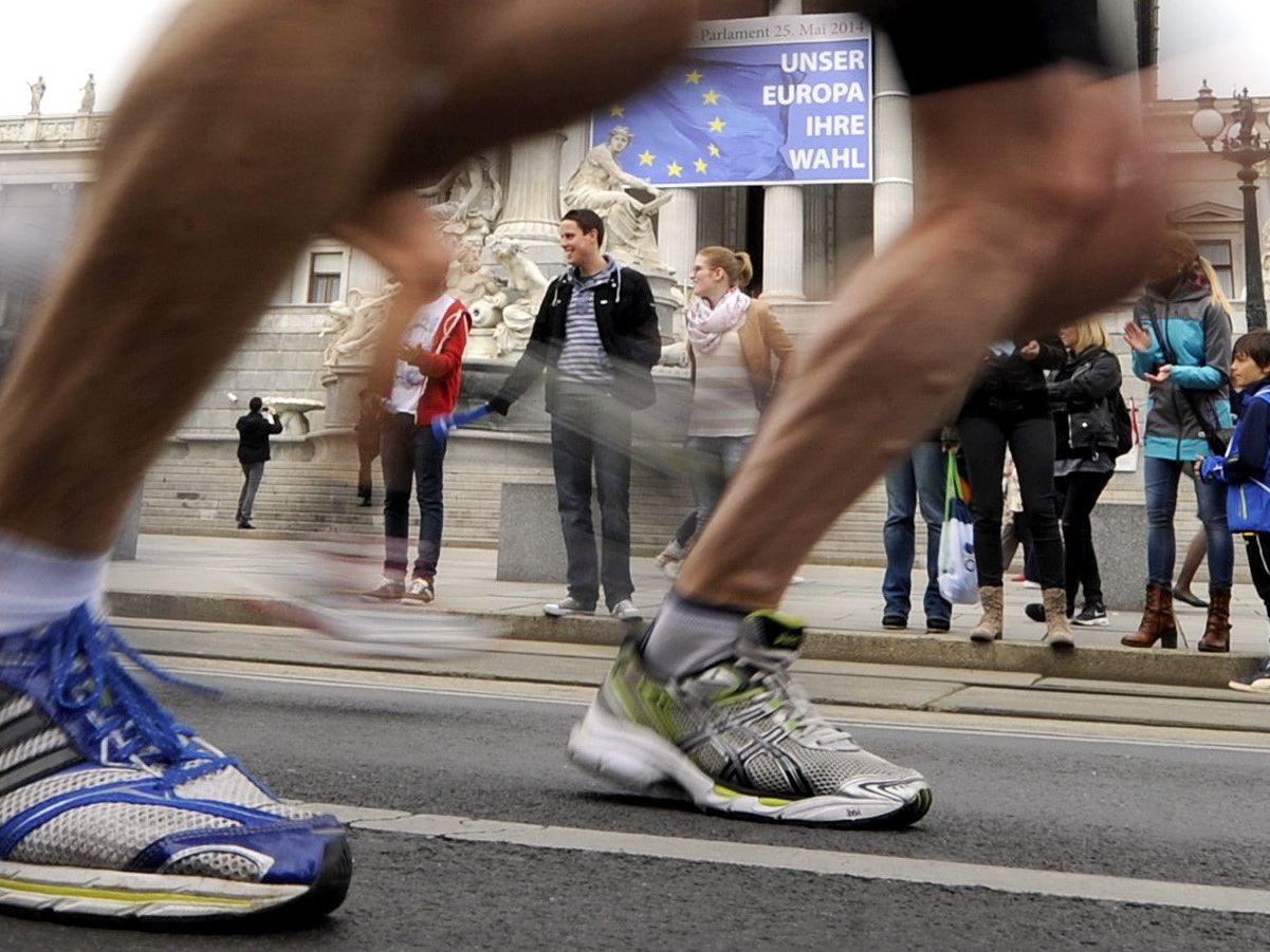 Valentin Pfeil gibt beim Vienna City marathon 2016 sein Marathon-Debüt. Valentin Pfeil gibt beim Vienna City marathon 2016 sein Marathon-Debüt.