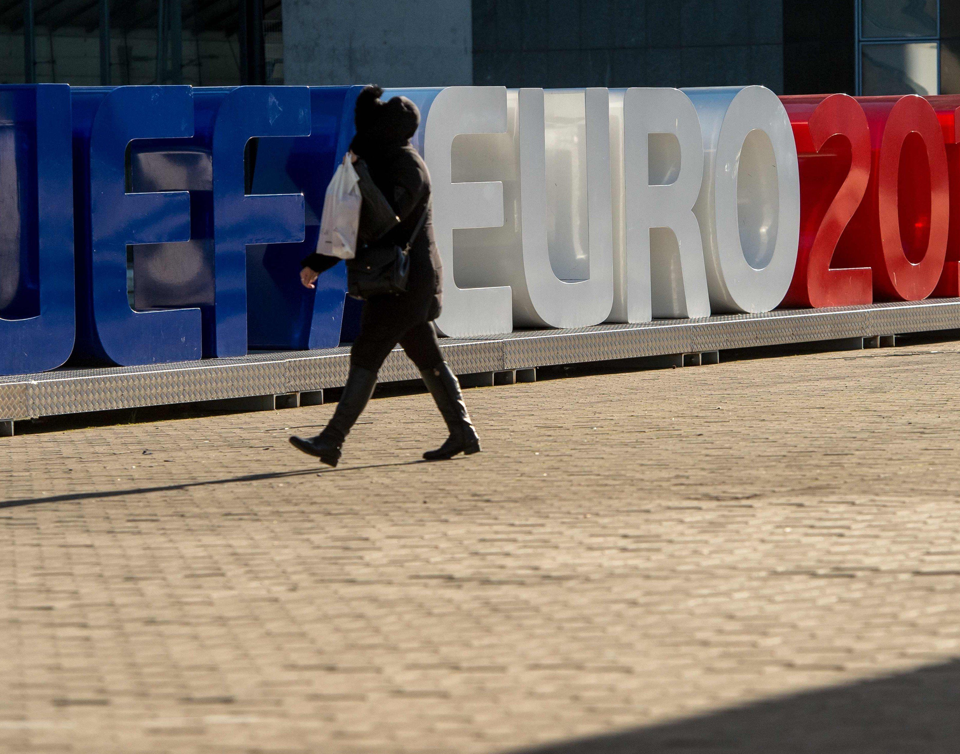 10.000 private Sicherheitskräfte werden für die EURO 2016 eingesetzt. 10.000 private Sicherheitskräfte werden für die EURO 2016 eingesetzt.
