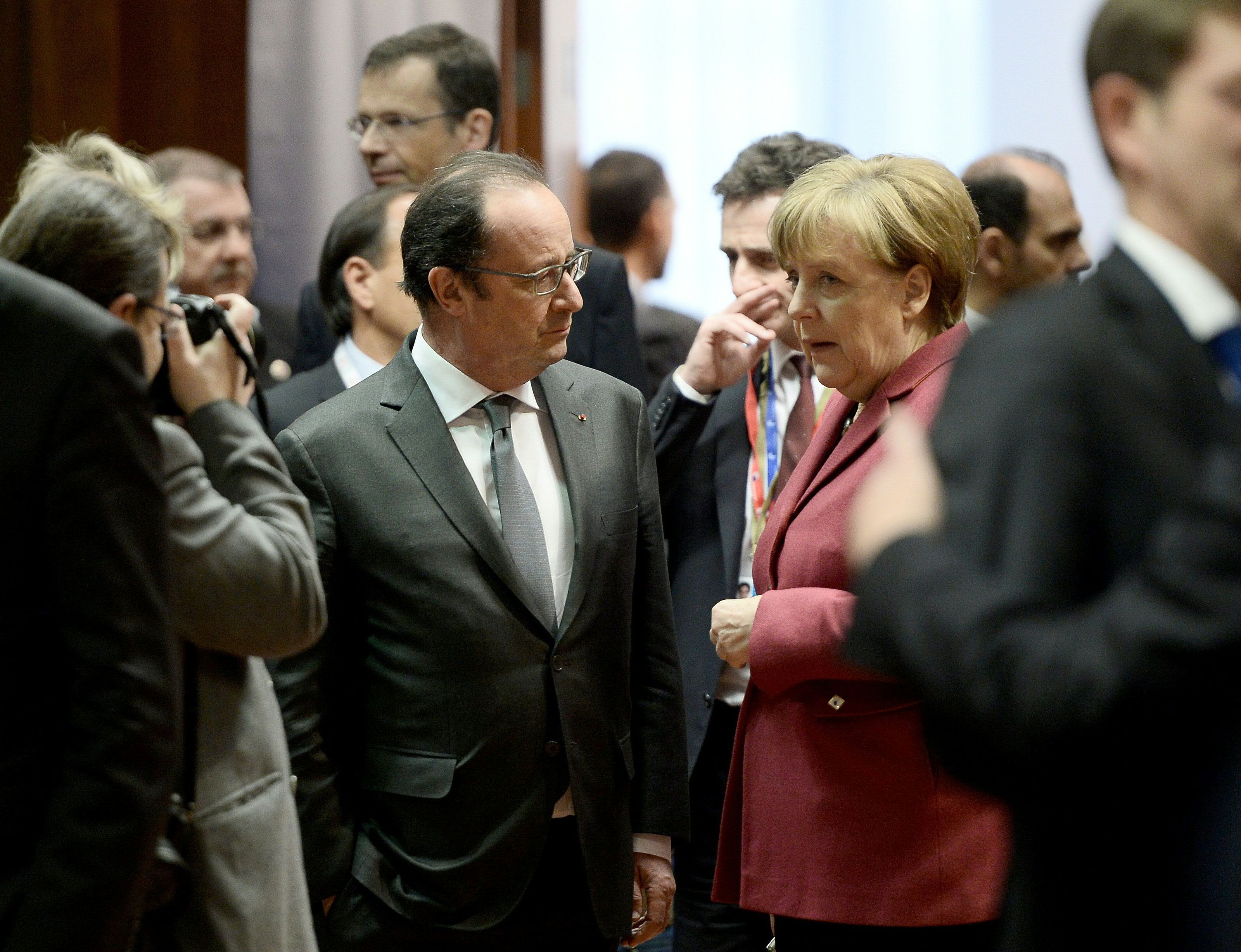 Angela Merkel (CDU) zeigte sich vorsichtig optimistisch, fügte aber hinzu, dass es noch viel zu regeln gebe. Angela Merkel (CDU) zeigte sich vorsichtig optimistisch, fügte aber hinzu, dass es noch viel zu regeln gebe.