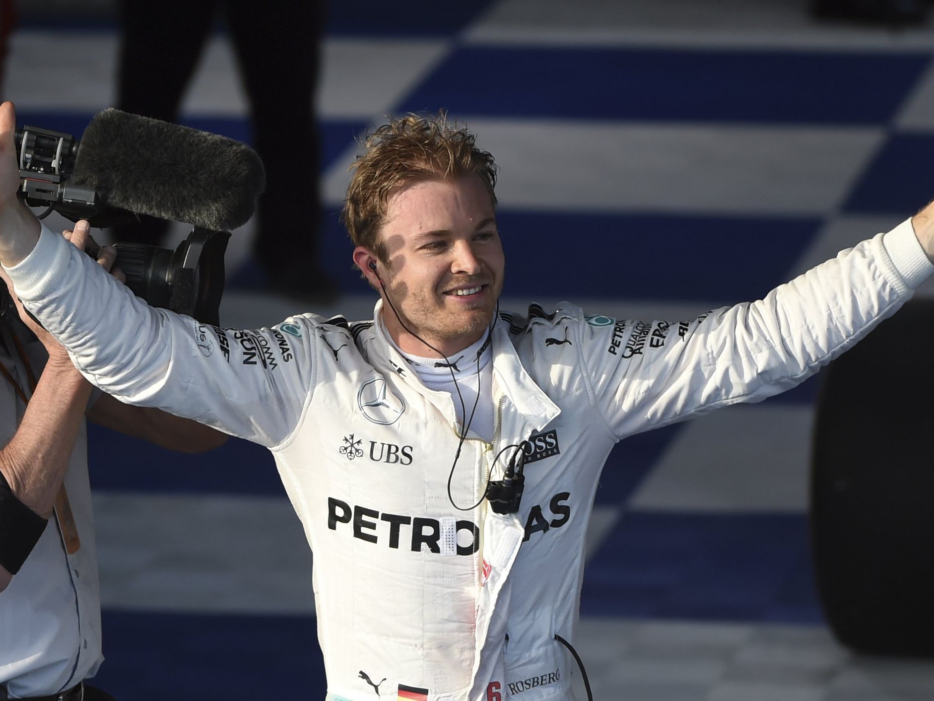 Nico Rosberg freut sich über seinen Sieg in Melbourne. Nico Rosberg freut sich über seinen Sieg in Melbourne.