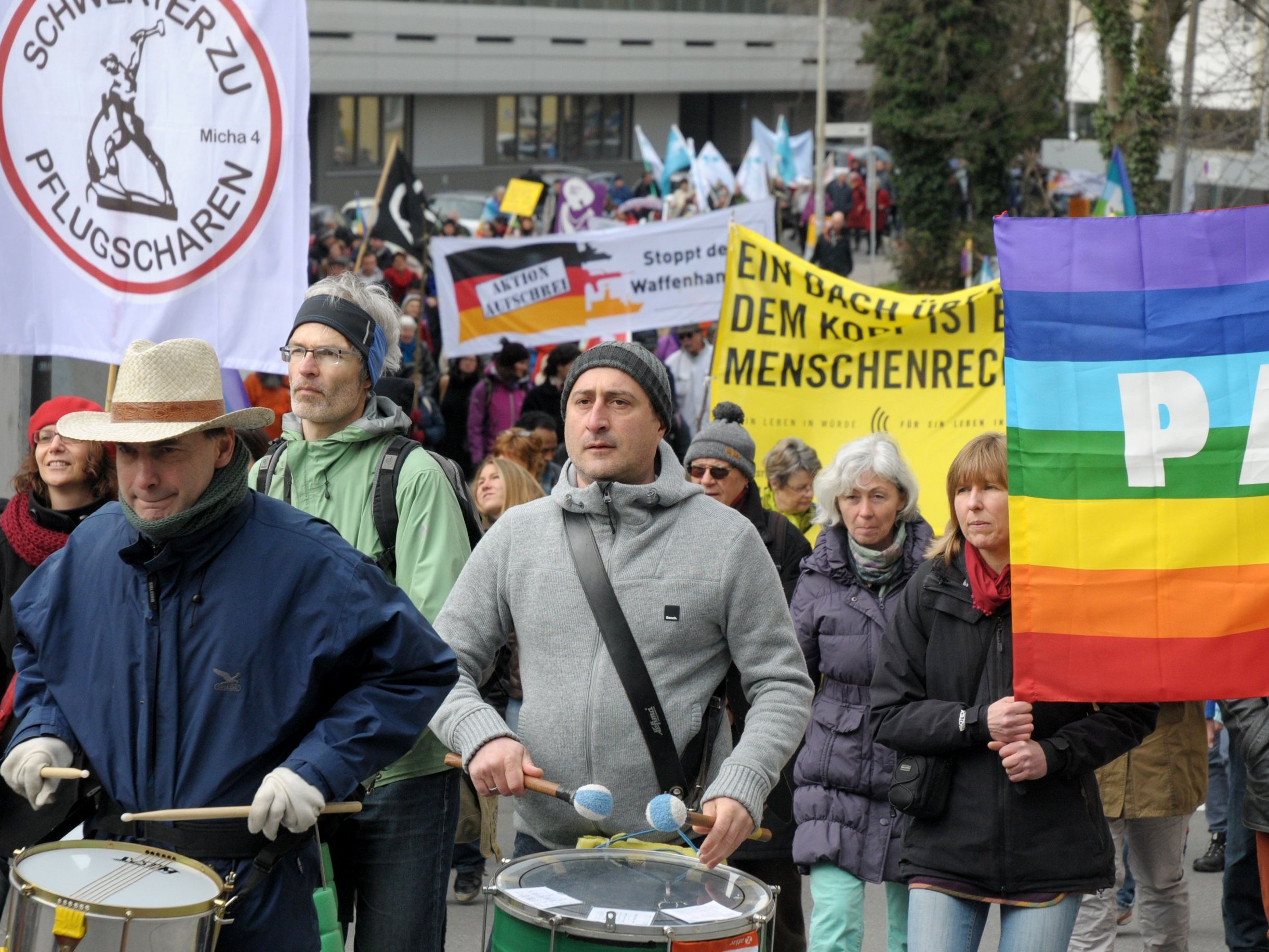 Die Zivilgesellschaft ist herausgefordert, ein starkes Zeichen für Frieden, Gerechtigkeit und ein offenes, gewaltfreies Europa zu setzen. Die Zivilgesellschaft ist herausgefordert, ein starkes Zeichen für Frieden, Gerechtigkeit und ein offenes, gewaltfreies Europa zu setzen.