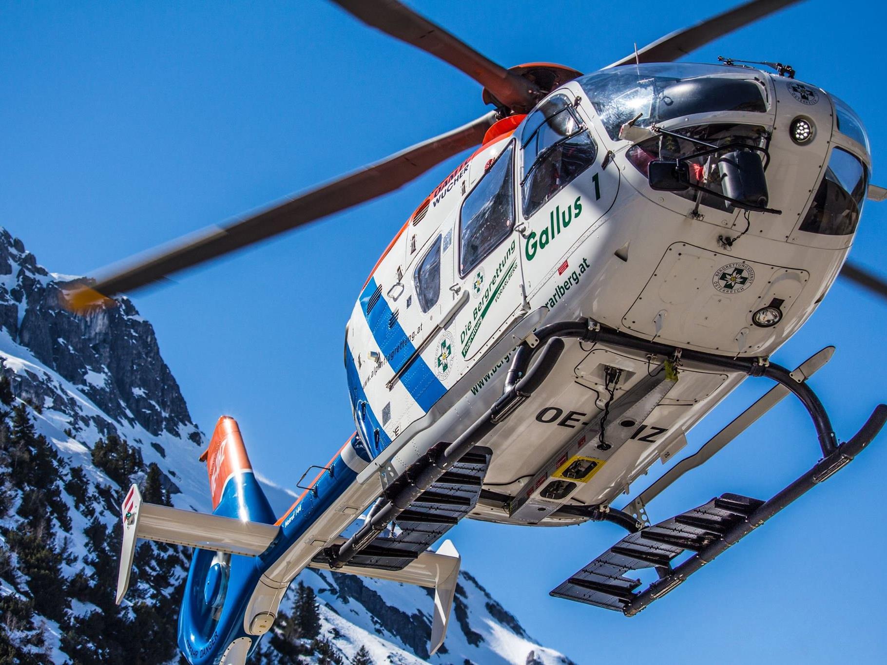 Verletzte Skifahrerin nach Fahrerflucht von Notarzthubschrauber ins Lkh geflogen.