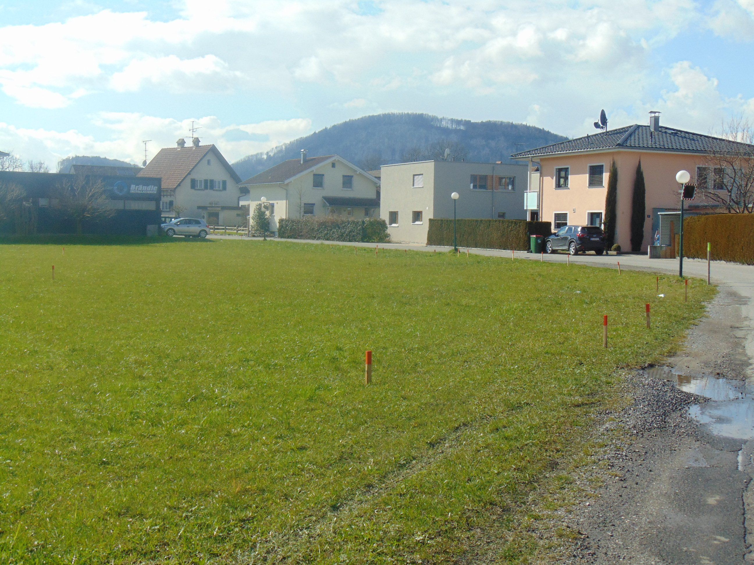 Die neu gebildeten Grundstücke im Gebiet Kreuzfeld wurden ausgesteckt Die neu gebildeten Grundstücke im Gebiet Kreuzfeld wurden ausgesteckt