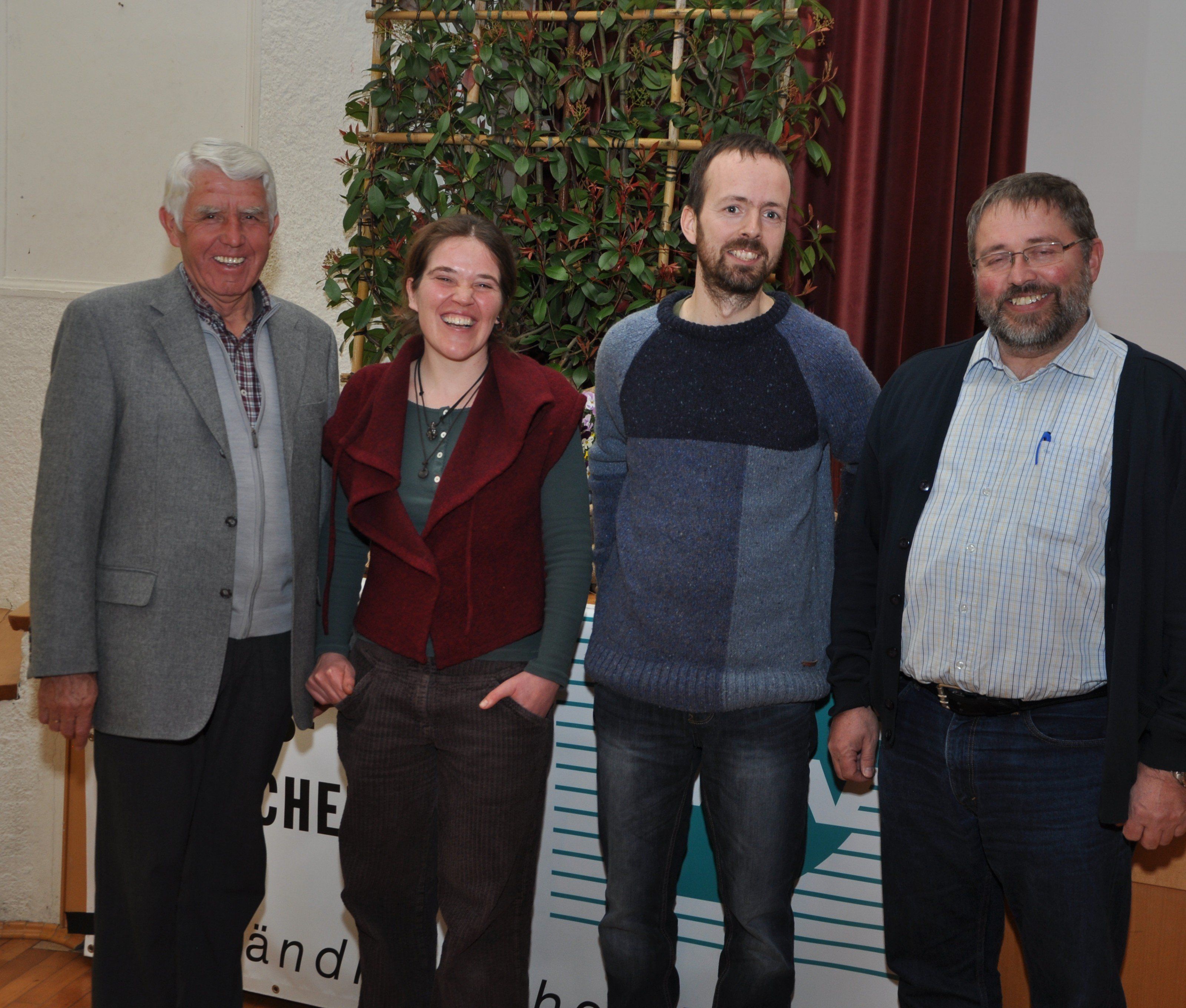 Rudi Waibel, Barbara Grafel, Alexander Angeloff und Guntram Mündle  (v.li.) hießen die Gartenfreunde herzlich Willkommen. Rudi Waibel, Barbara Grafel, Alexander Angeloff und Guntram Mündle  (v.li.) hießen die Gartenfreunde herzlich Willkommen.