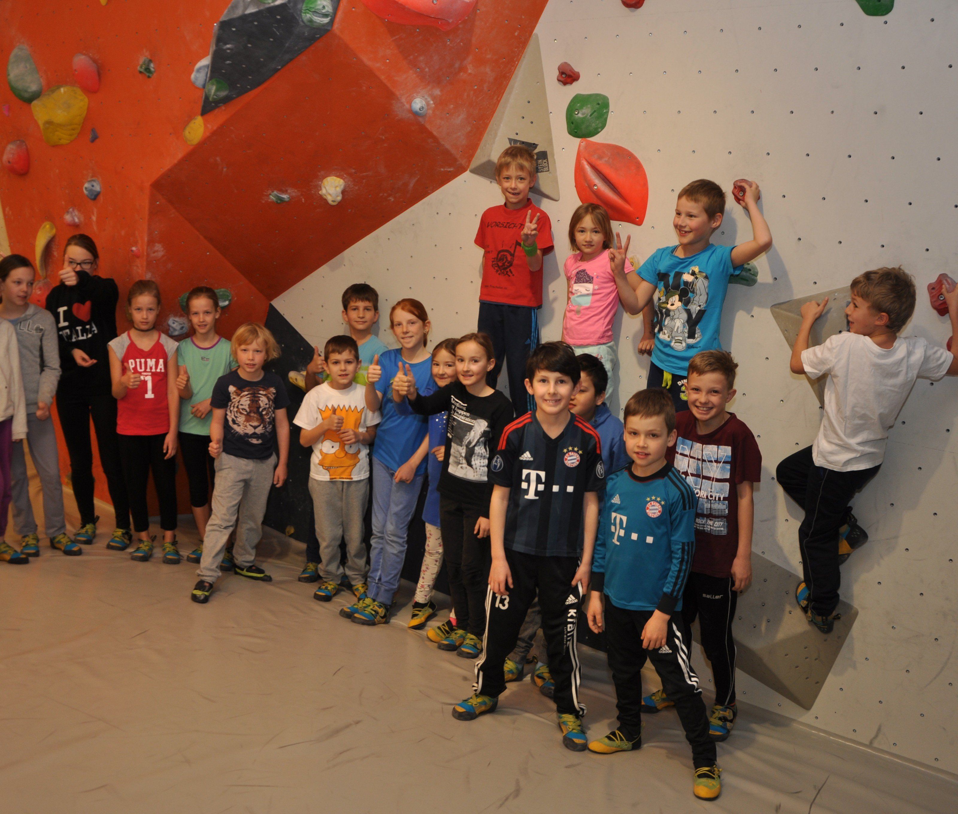 Viel Spaß und Freude bei den Kindern in der neuen Steinblock Boulder Halle. Viel Spaß und Freude bei den Kindern in der neuen Steinblock Boulder Halle.