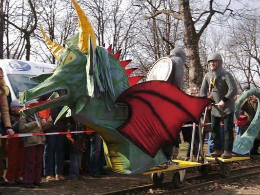 Das verrückteste Draisinenrennen der Welt mitten im Prater Das verrückteste Draisinenrennen der Welt mitten im Prater