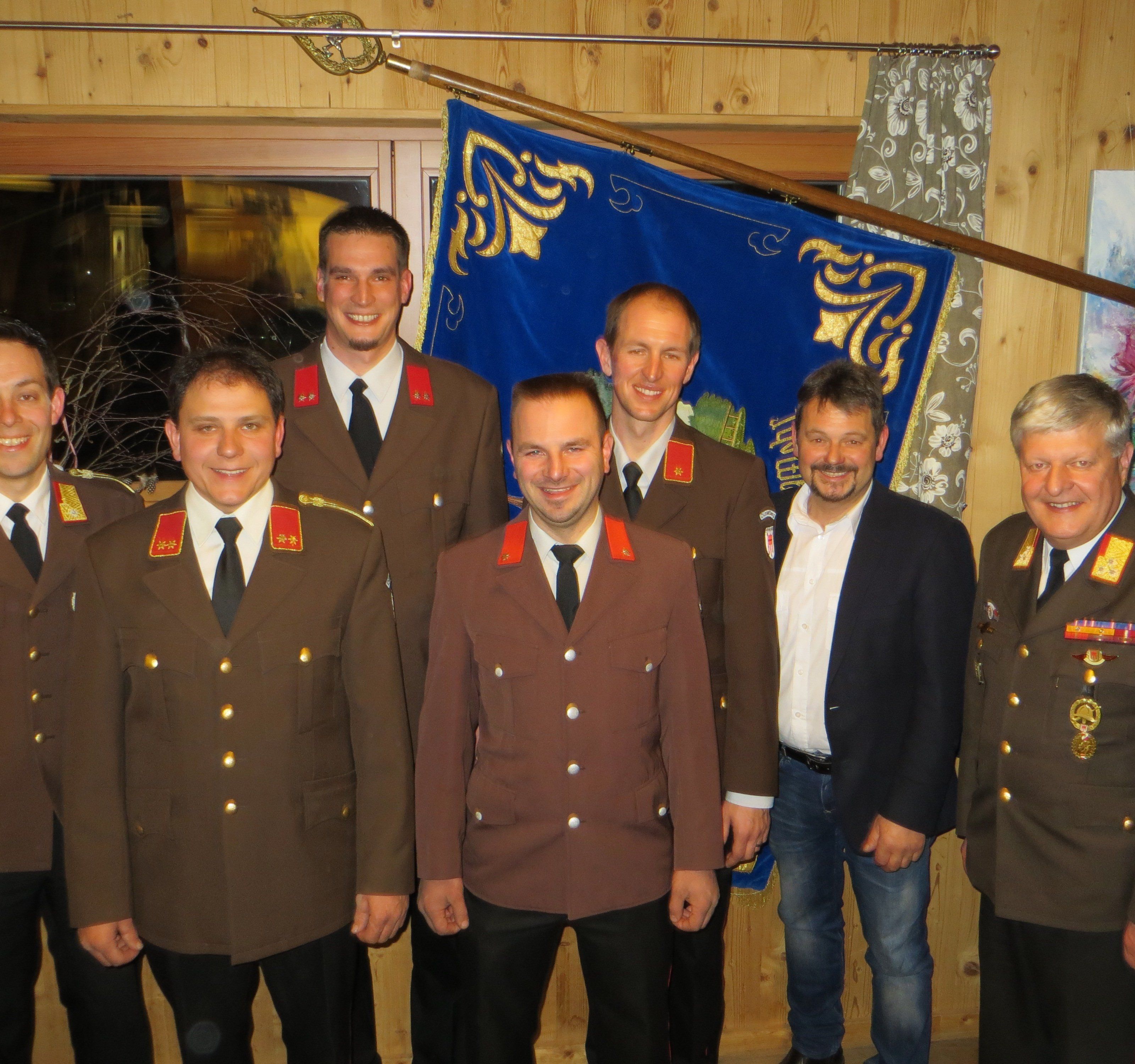 Feuerwehr Dünserberg wählte neuen Kommandanten Martin Amann (3.v.l.) Feuerwehr Dünserberg wählte neuen Kommandanten Martin Amann (3.v.l.)