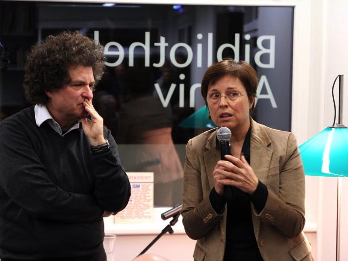 Museumsdirektor Hanno Loewy im Gespräch mit Museumsgründerin Eva Grabherr anlässlich der Buchpräsentation und Bibliothekseröffnung.