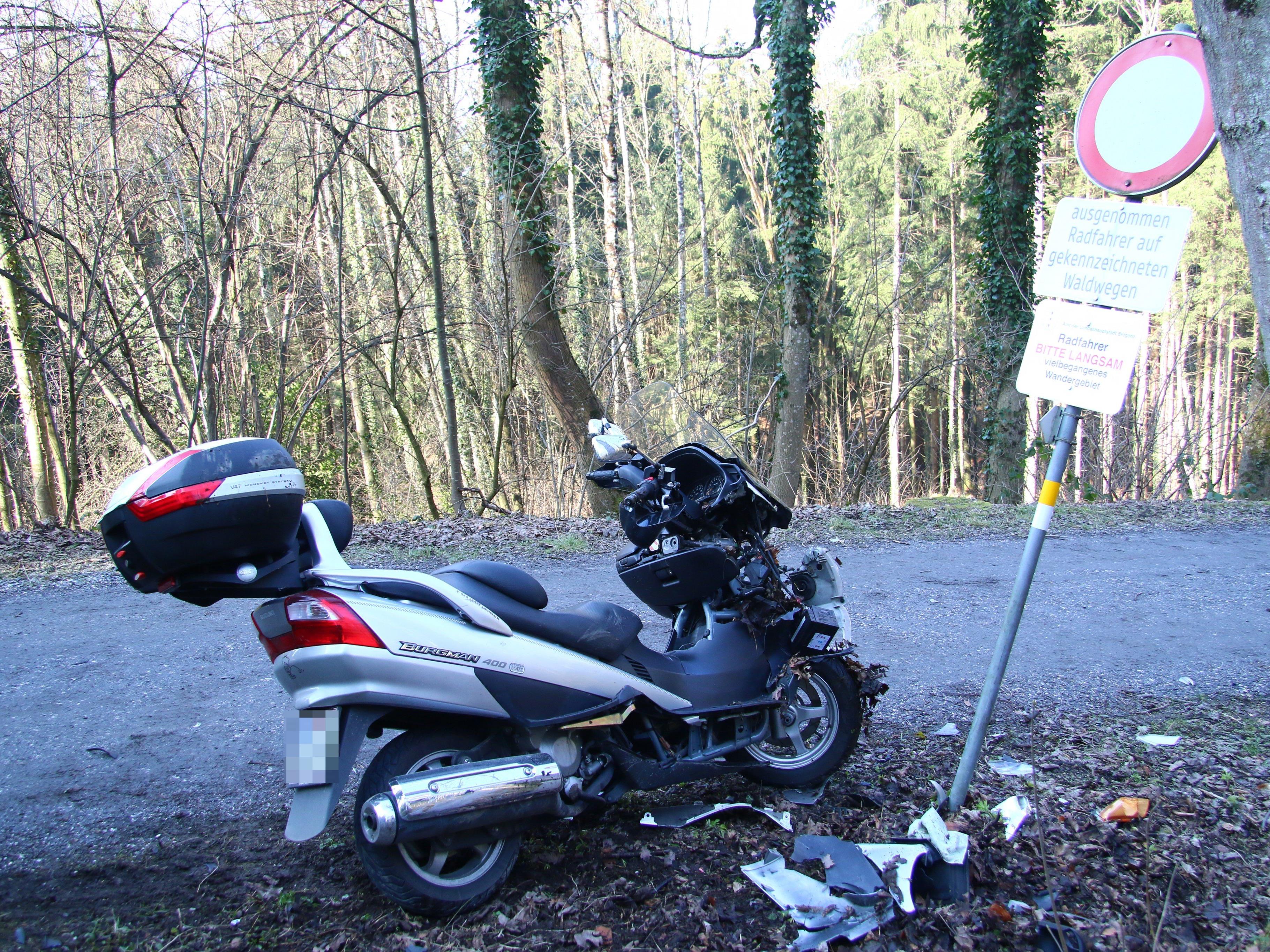 Das Motorrad wurde bei dem Unfall schwer beschädigt.