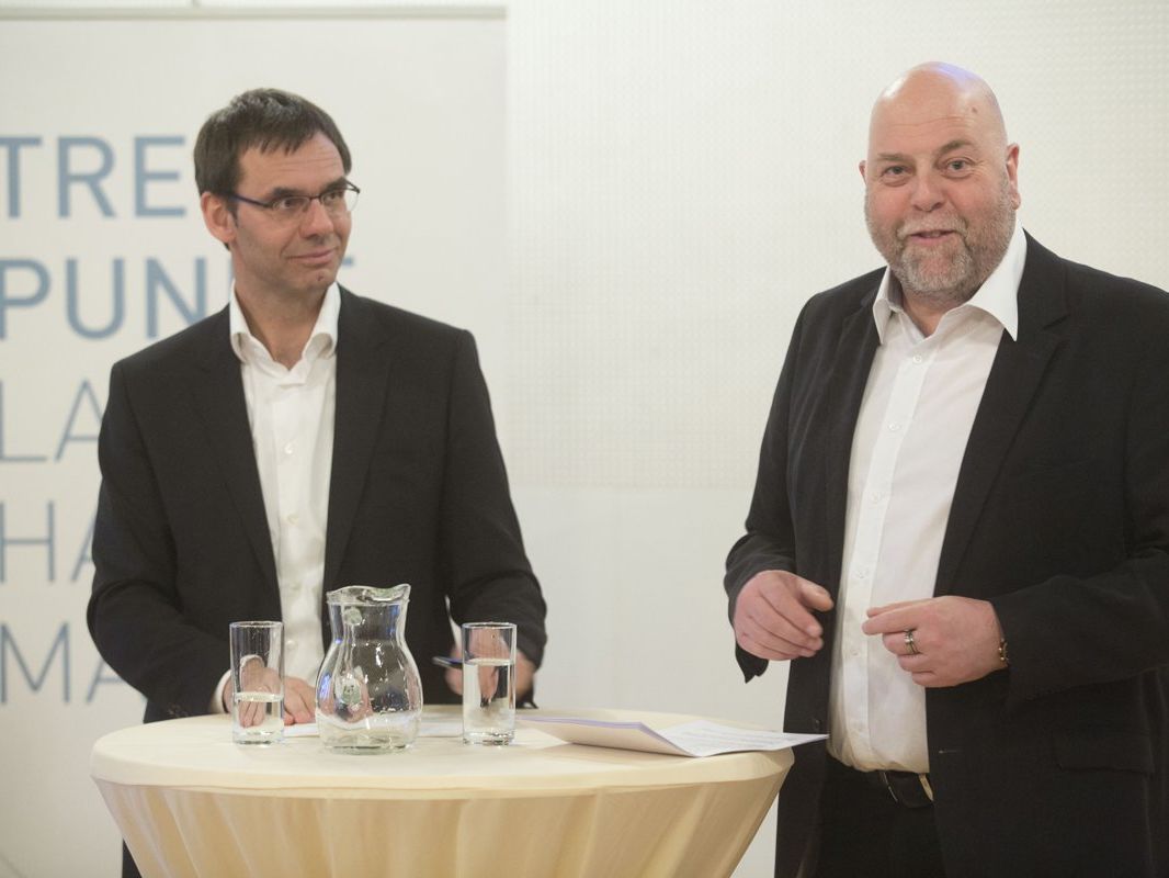 LH Markus Wallner beim Treffpunkt LH im Pfarrsaal mit Bürgermeister Pinter. LH Markus Wallner beim Treffpunkt LH im Pfarrsaal mit Bürgermeister Pinter.
