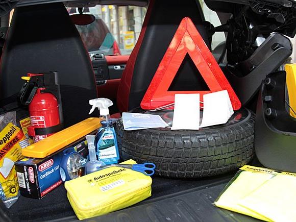 Der ÖAMTC informiert über Mitführpflichten im Auto in europäischen Ländern Der ÖAMTC informiert über Mitführpflichten im Auto in europäischen Ländern