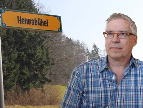 Gerhard Breuß erklärt, waurm der Hennabühel nichts mit Hühnern zu tun hat. Gerhard Breuß erklärt, waurm der Hennabühel nichts mit Hühnern zu tun hat.