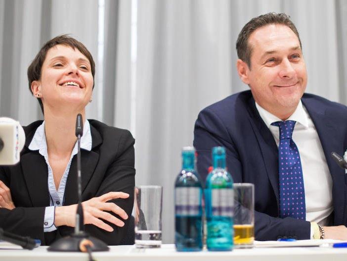 Die Bundesvorsitzende der Alternative für Deutschland (AfD), Frauke Petry, und der Bundesparteiobmann der Freiheitlichen Partei Österreichs (FPÖ), Heinz-Christian Strache