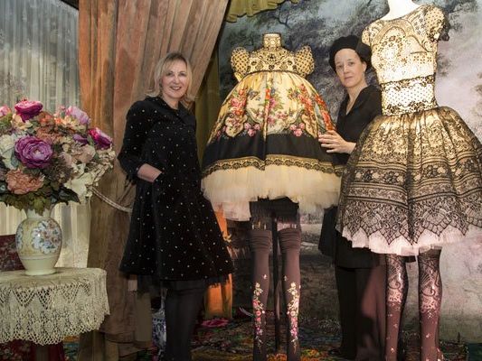 Susanne Bisovsky stellt bei Swarovski aus. Susanne Bisovsky stellt bei Swarovski aus.