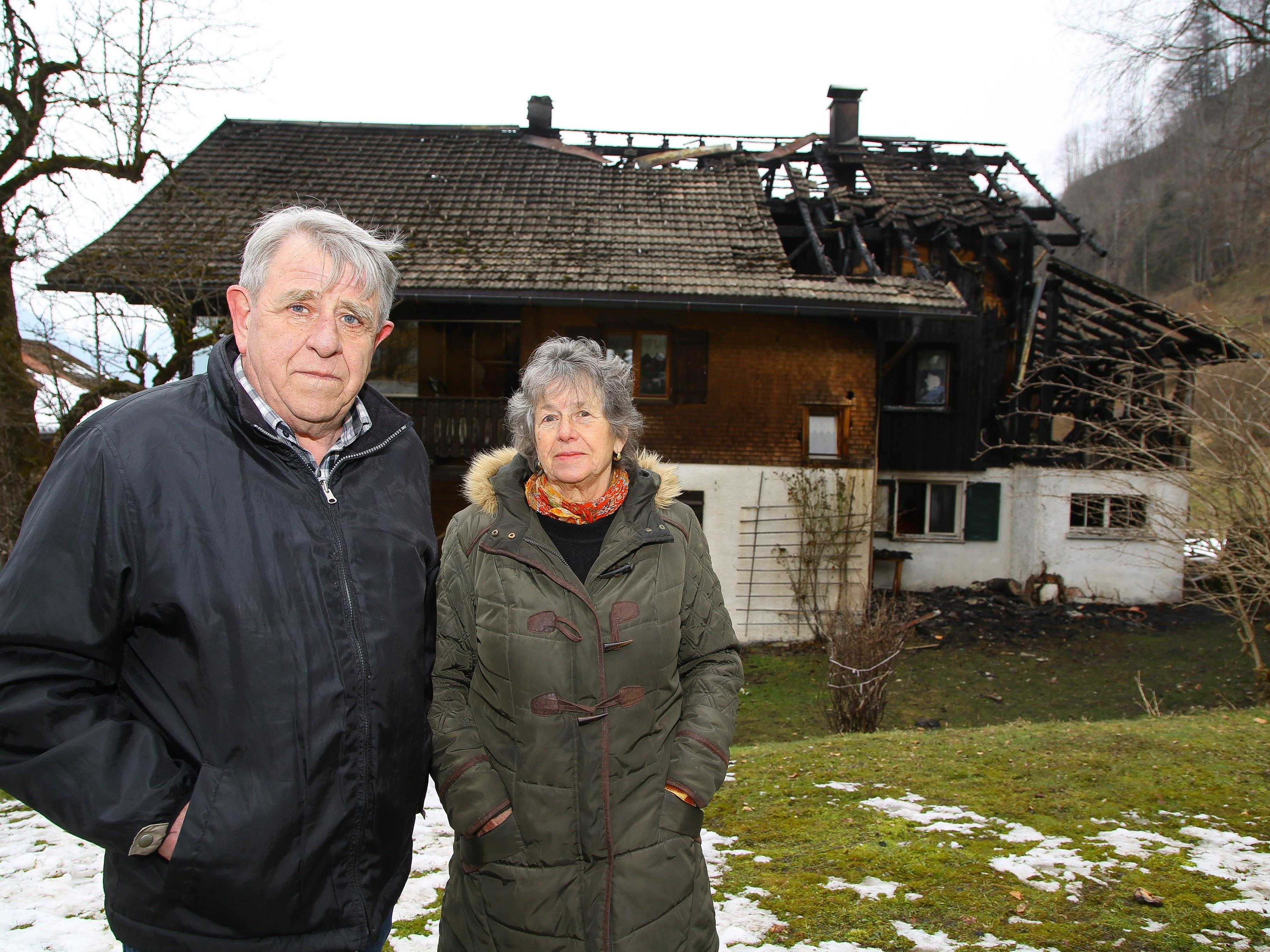 Hermine Schuster bemerkte das Feuer und alarmierte ihren Mann, Altbürgermeister Elmar.