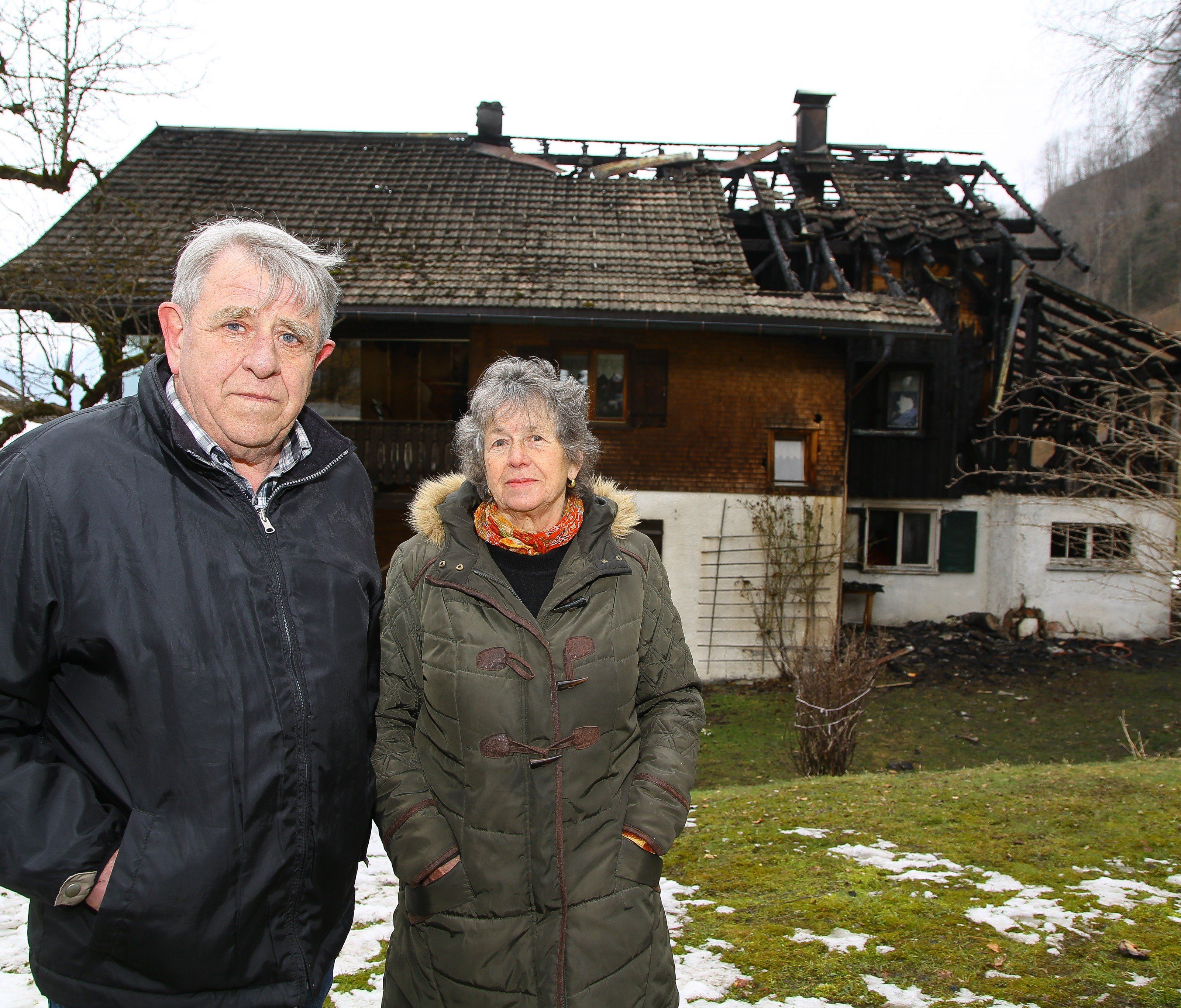 Hermine Schuster bemerkte das Feuer und alarmierte ihren Mann, Altbürgermeister Elmar. Hermine Schuster bemerkte das Feuer und alarmierte ihren Mann, Altbürgermeister Elmar.