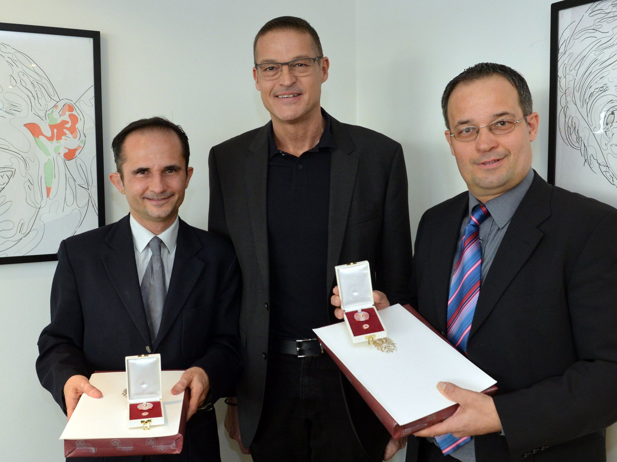 Landesrat Christian Bernhard mit den Brüdern Wolfram und Thomas Dünser Landesrat Christian Bernhard mit den Brüdern Wolfram und Thomas Dünser