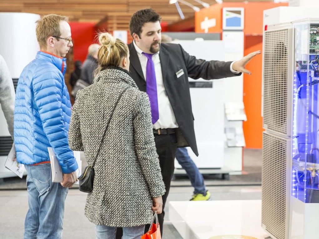 Die Angebote der Aussteller können vor Ort direkt miteinander verglichen werden Die Angebote der Aussteller können vor Ort direkt miteinander verglichen werden