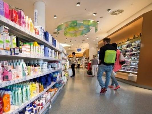 Die Frau wurde beim Diebstahl auf frischer Tat ertappt. Die Frau wurde beim Diebstahl auf frischer Tat ertappt.