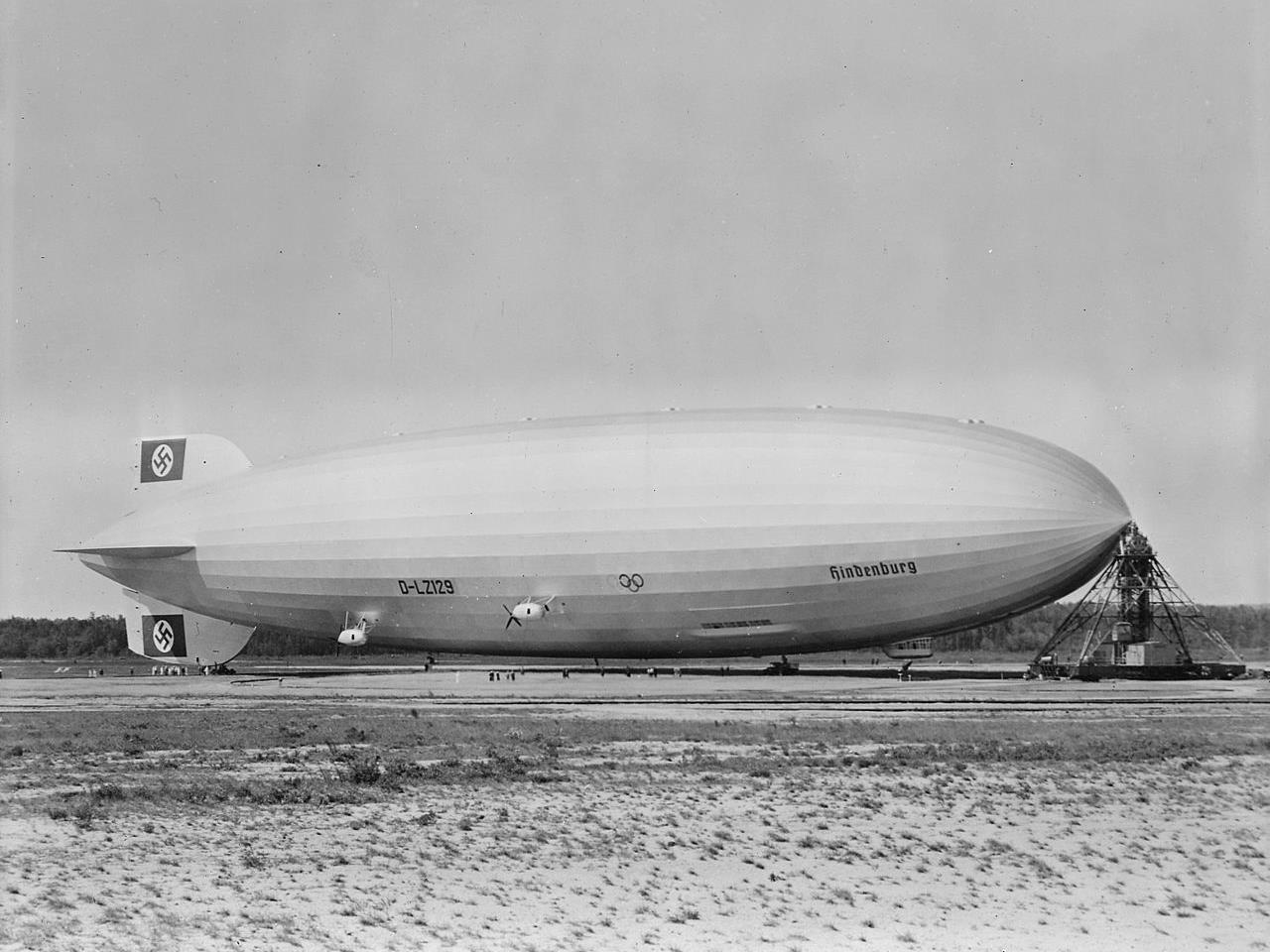 Das Luftschiff LZ-129 Hindenburg bei einem früheren Besuch in Lakehurst 1936.