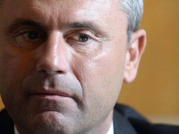 Die Plakate des blauen Kandidaten wurden in Graz beschmiert. Die Plakate des blauen Kandidaten wurden in Graz beschmiert.