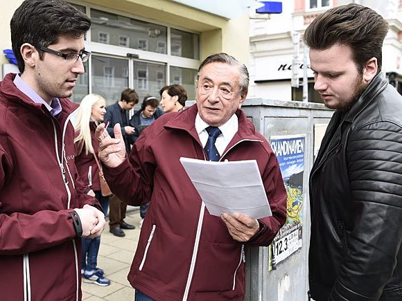 Richard Lugner auf Stimmenfang. Richard Lugner auf Stimmenfang.