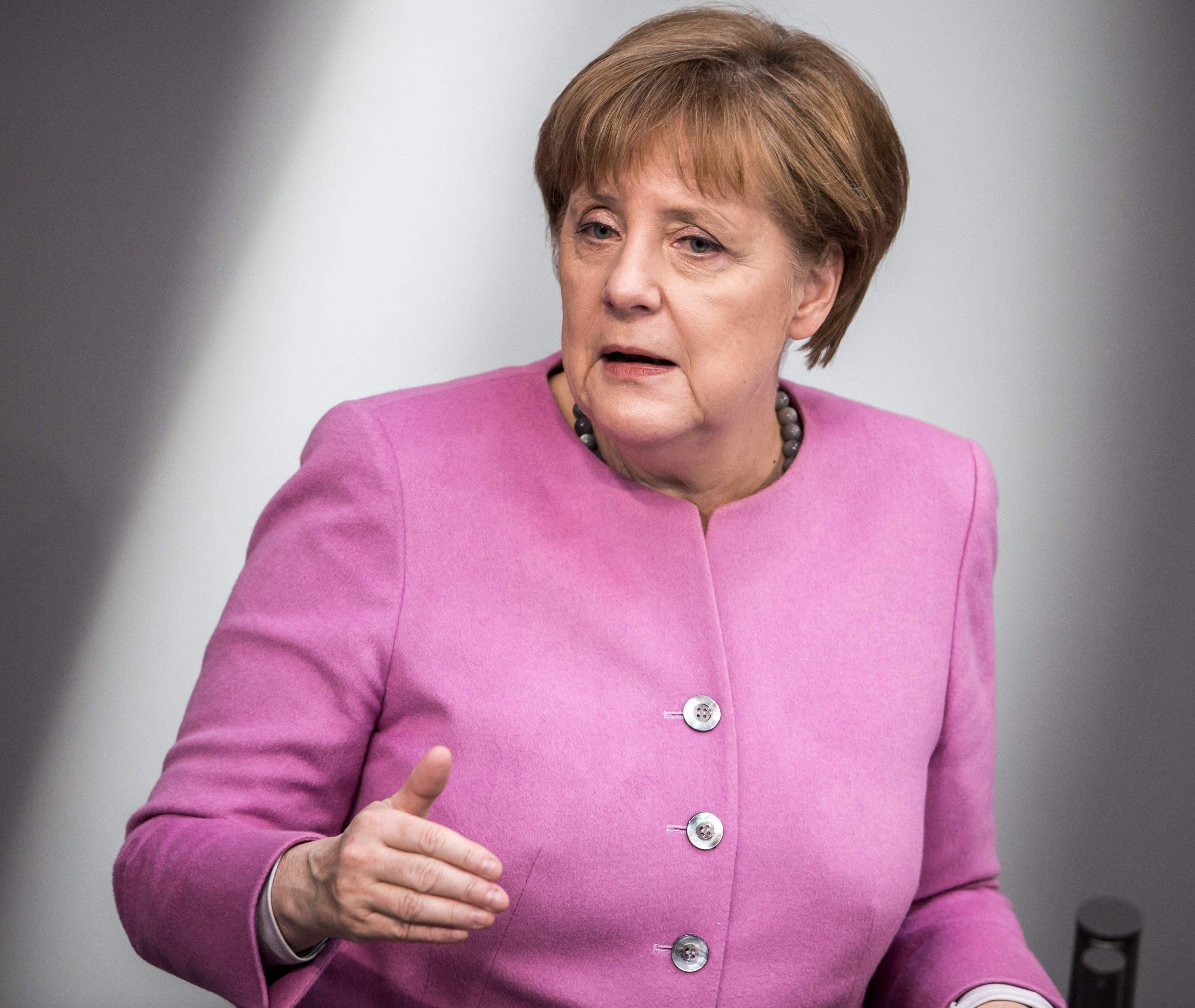 Merkel wirbt in Regierungserklärung für EU-Türkei-Deal über Rücknahme von Flüchtlingen. Merkel wirbt in Regierungserklärung für EU-Türkei-Deal über Rücknahme von Flüchtlingen.