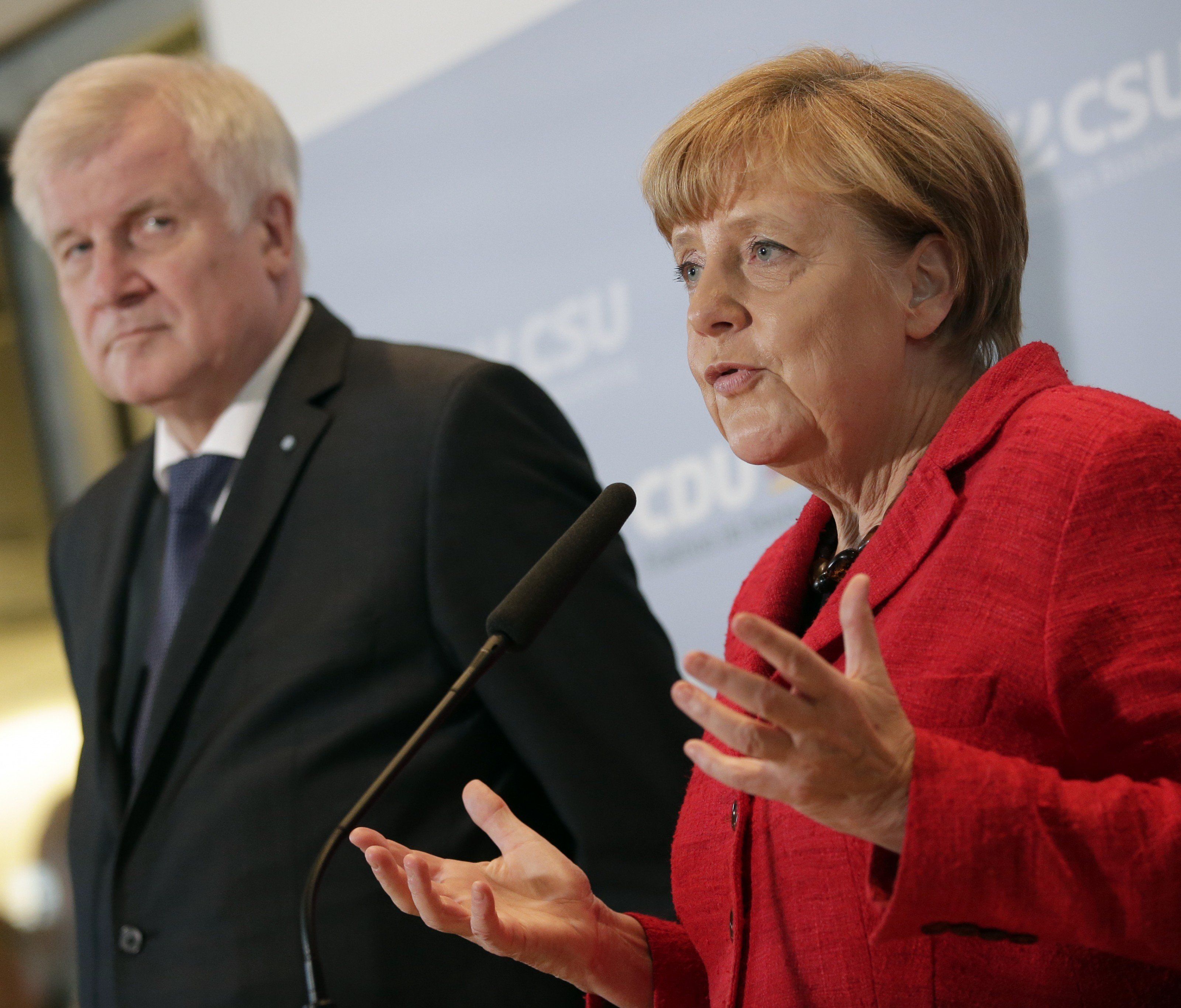 Seehofer dankt, Merkel nicht. Seehofer dankt, Merkel nicht.