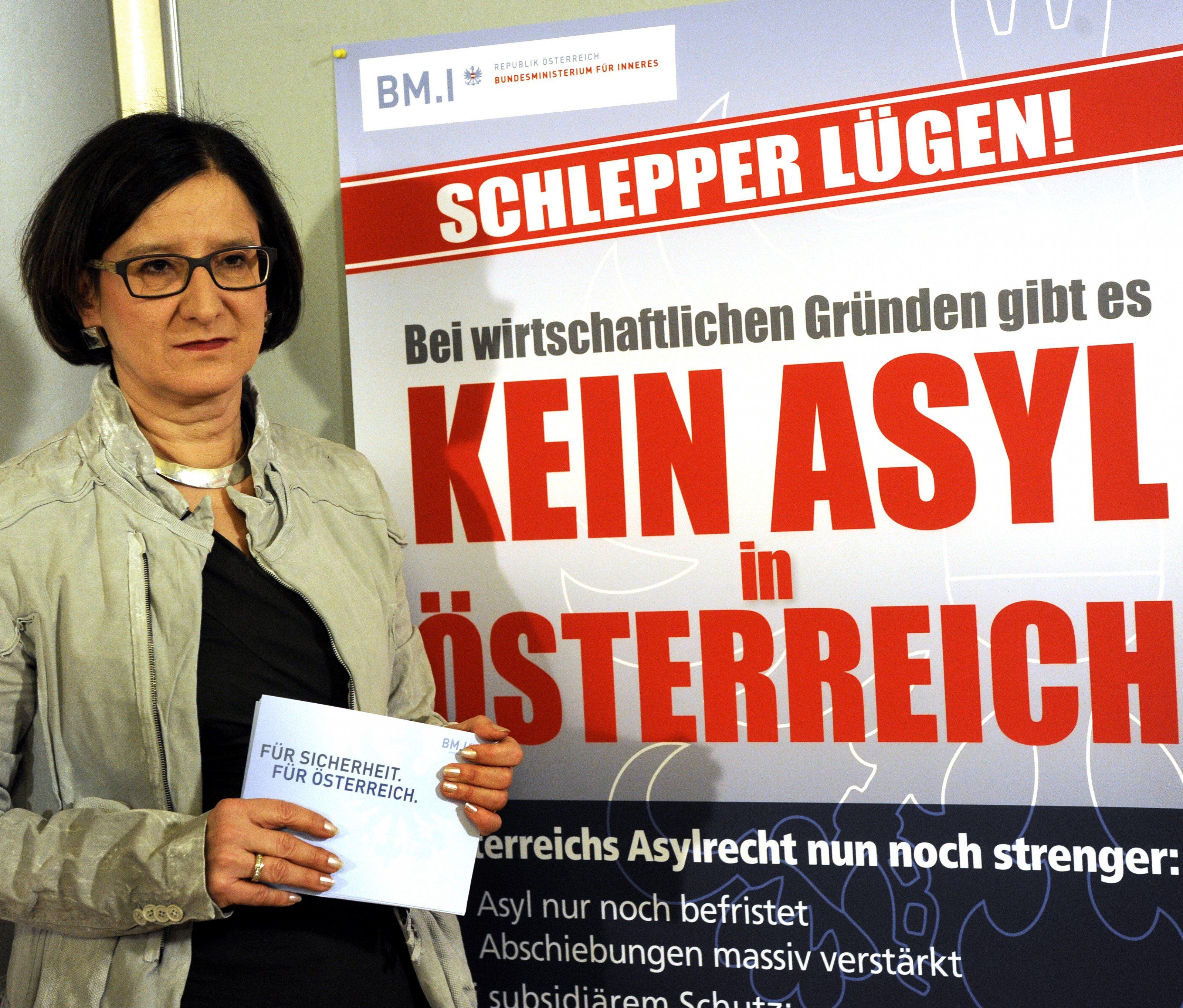 Flüchtlinge: Österreichische Regierung bleibt hart - und sieht Linie bei Gipfel bestätigt Flüchtlinge: Österreichische Regierung bleibt hart - und sieht Linie bei Gipfel bestätigt