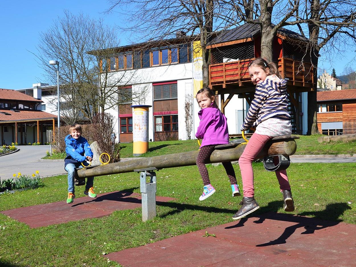 Fünf informative Rundgänge – der erste am 22. April – geben Einblick ins Kinderdorf Kronhalde.