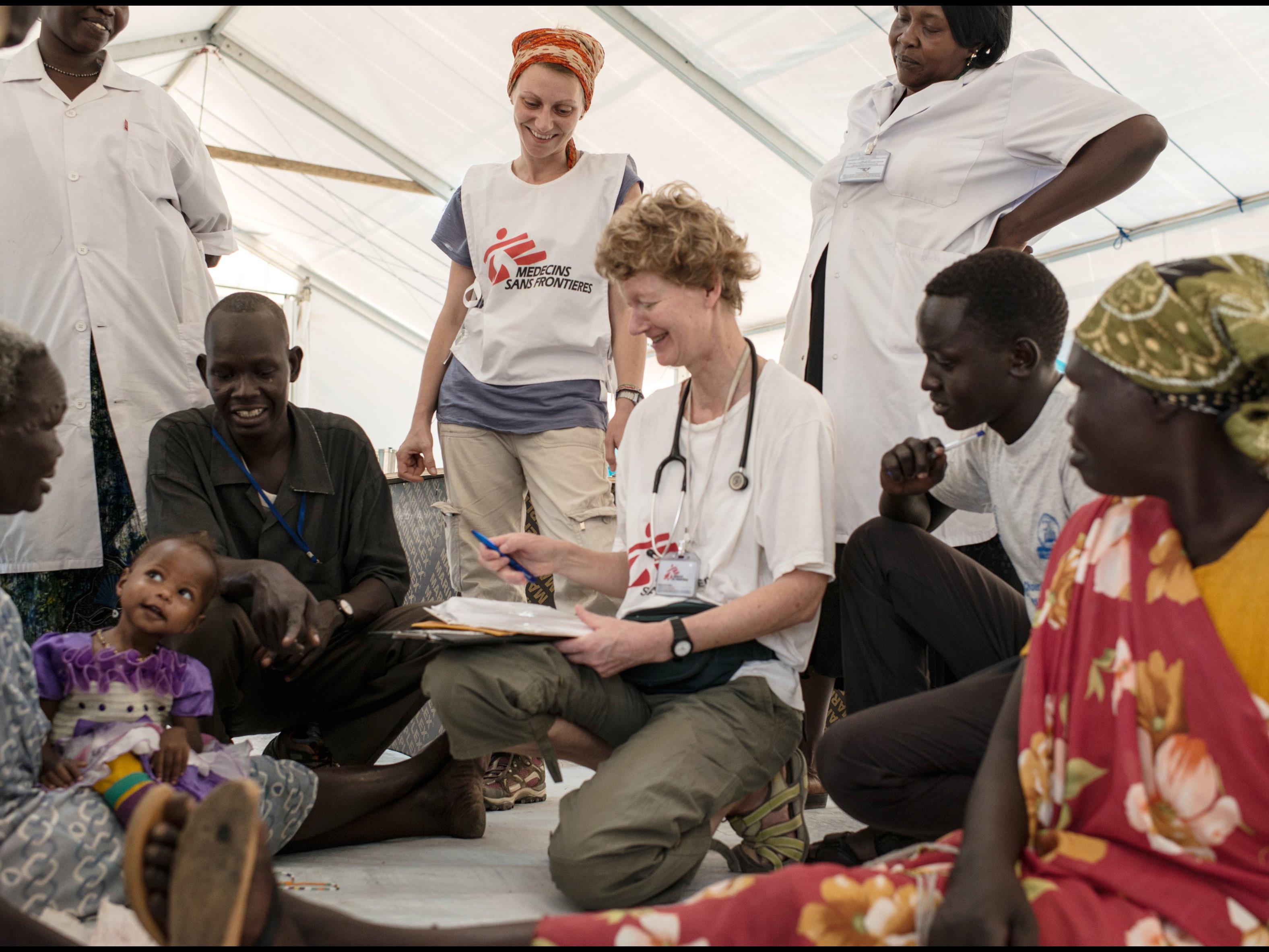Ärzte ohne Grenzen leistet weltweit bei Naturkatastrophen, bewaffneten Konflikten, Epidemien und in Flüchtlingslagern medizinische Nothilfe.