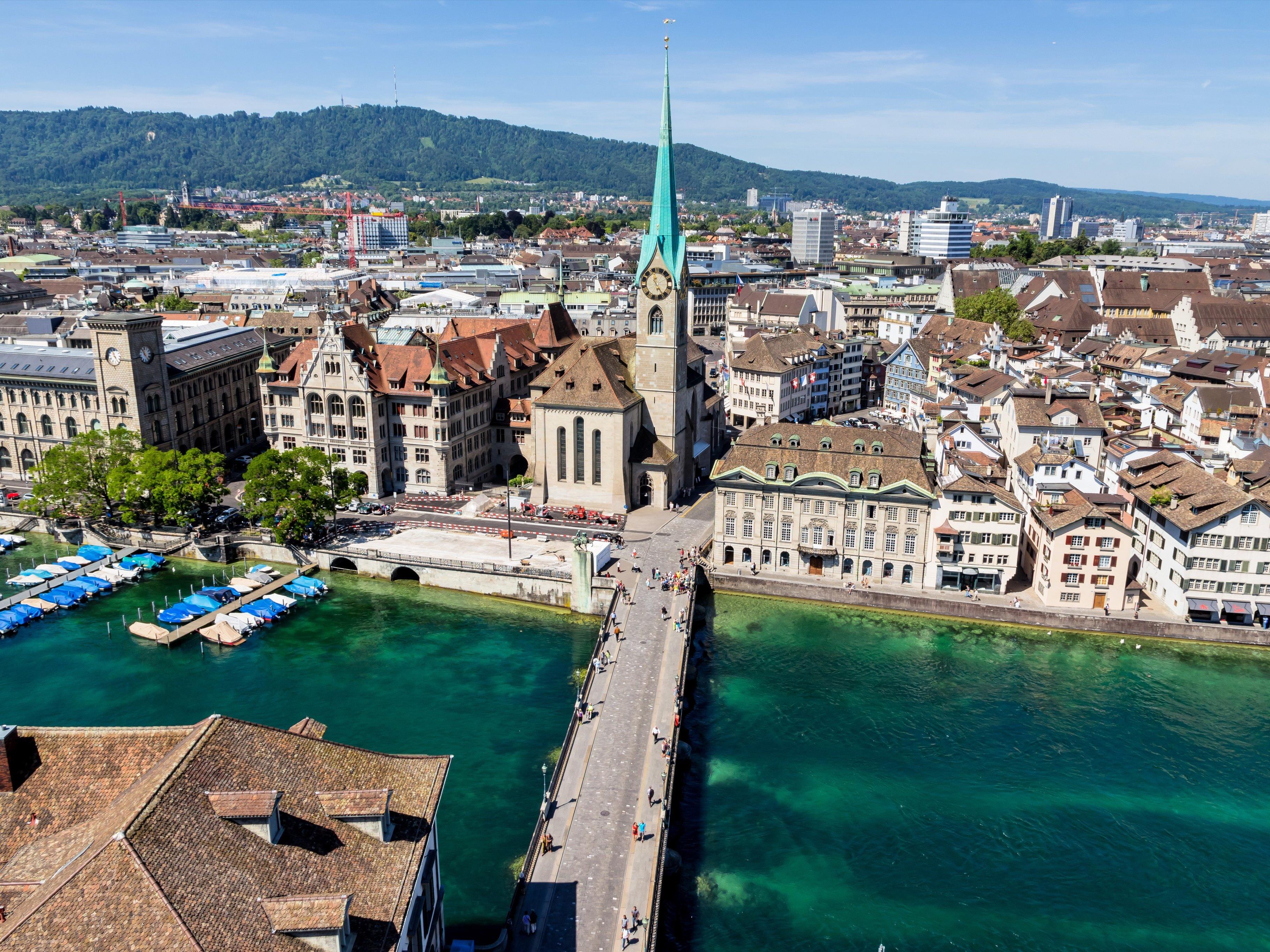 Die starke Schweizer Währung hat Zürich in einer neuen Rangliste zur zweitteuersten Stadt der Welt gemacht.