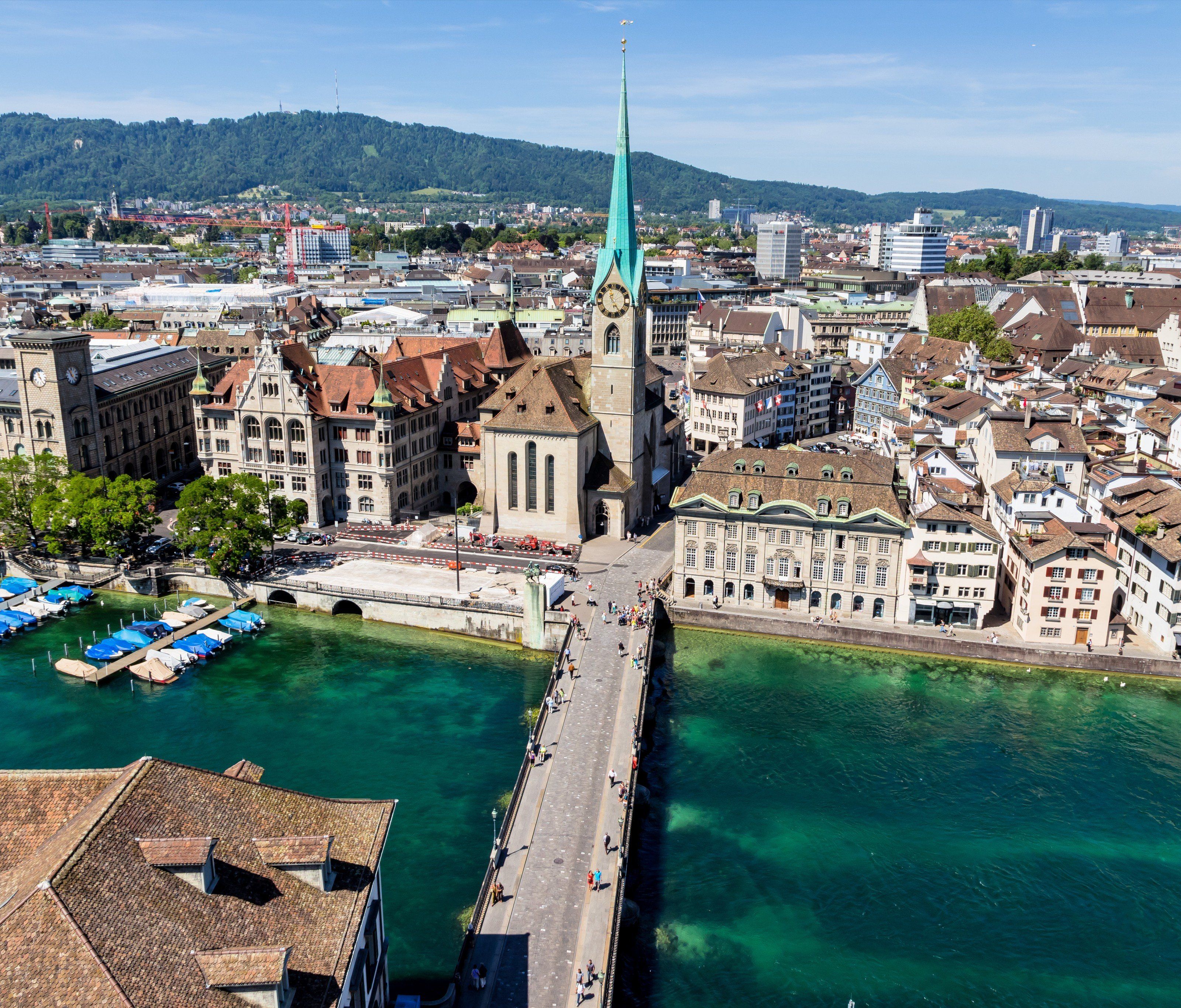 Die starke Schweizer Währung hat Zürich in einer neuen Rangliste zur zweitteuersten Stadt der Welt gemacht. Die starke Schweizer Währung hat Zürich in einer neuen Rangliste zur zweitteuersten Stadt der Welt gemacht.