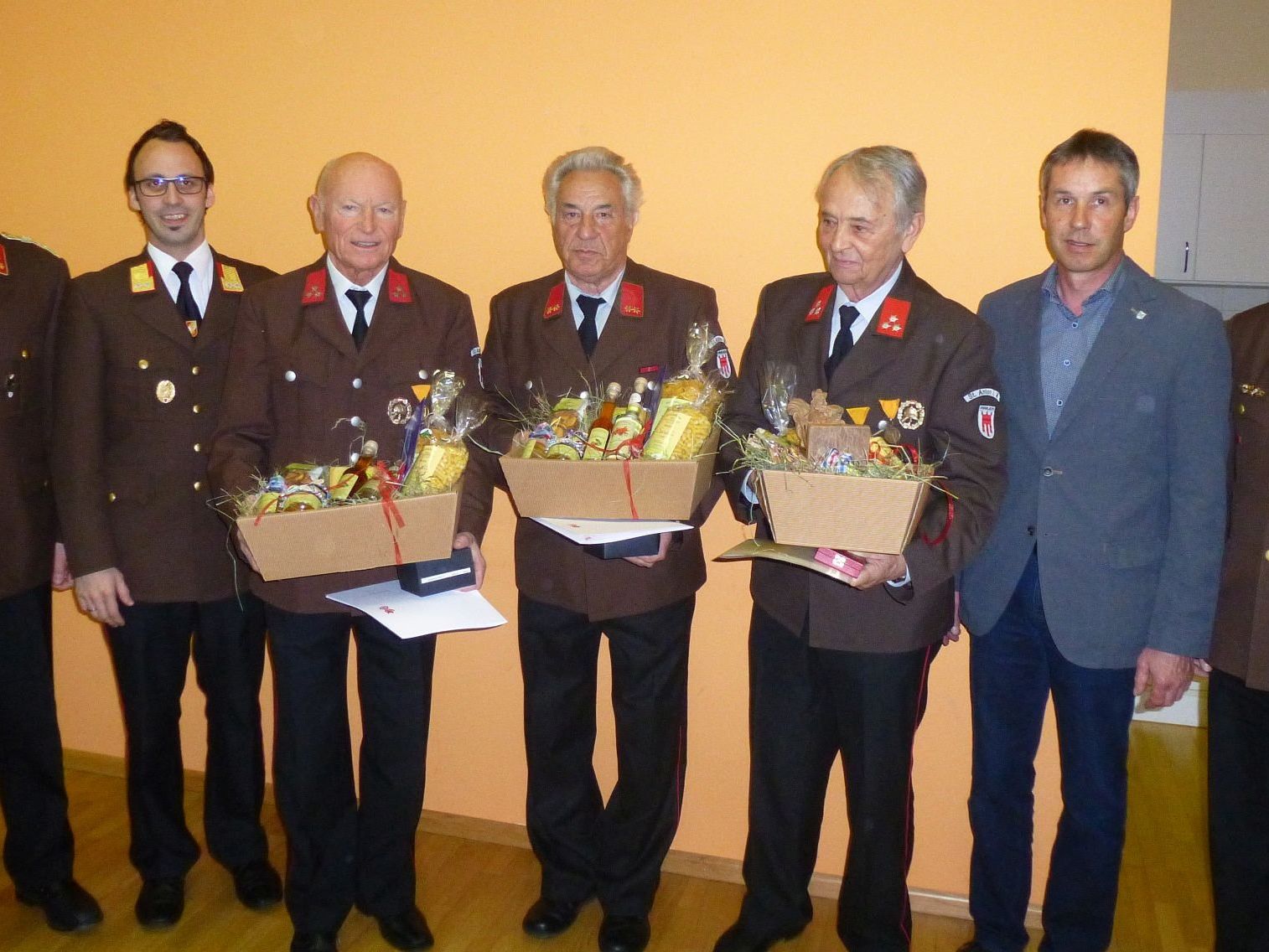 Bisheriger Kommandant Harald Bickel, Florian Beiser, Othmar Schoder, Hermann Bitschnau, Erwin Kurzemann, Bürgermeister Raimund Schuler