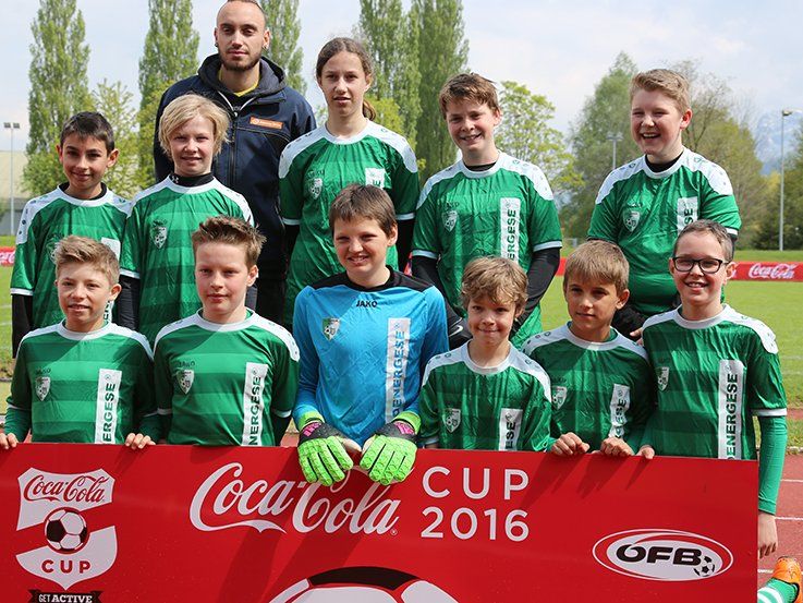 Die U12-Mannschaft beim Coca-Cola Cup Die U12-Mannschaft beim Coca-Cola Cup