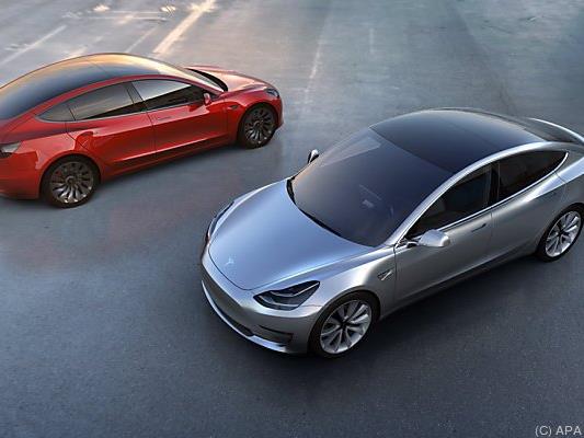 Großer Ansturm auf das günstigere "Model 3" von Tesla