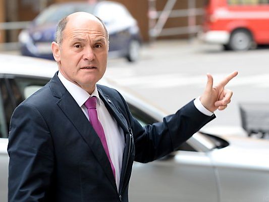 Innenminister Sobotka löst gemischte Reaktionen aus Innenminister Sobotka löst gemischte Reaktionen aus